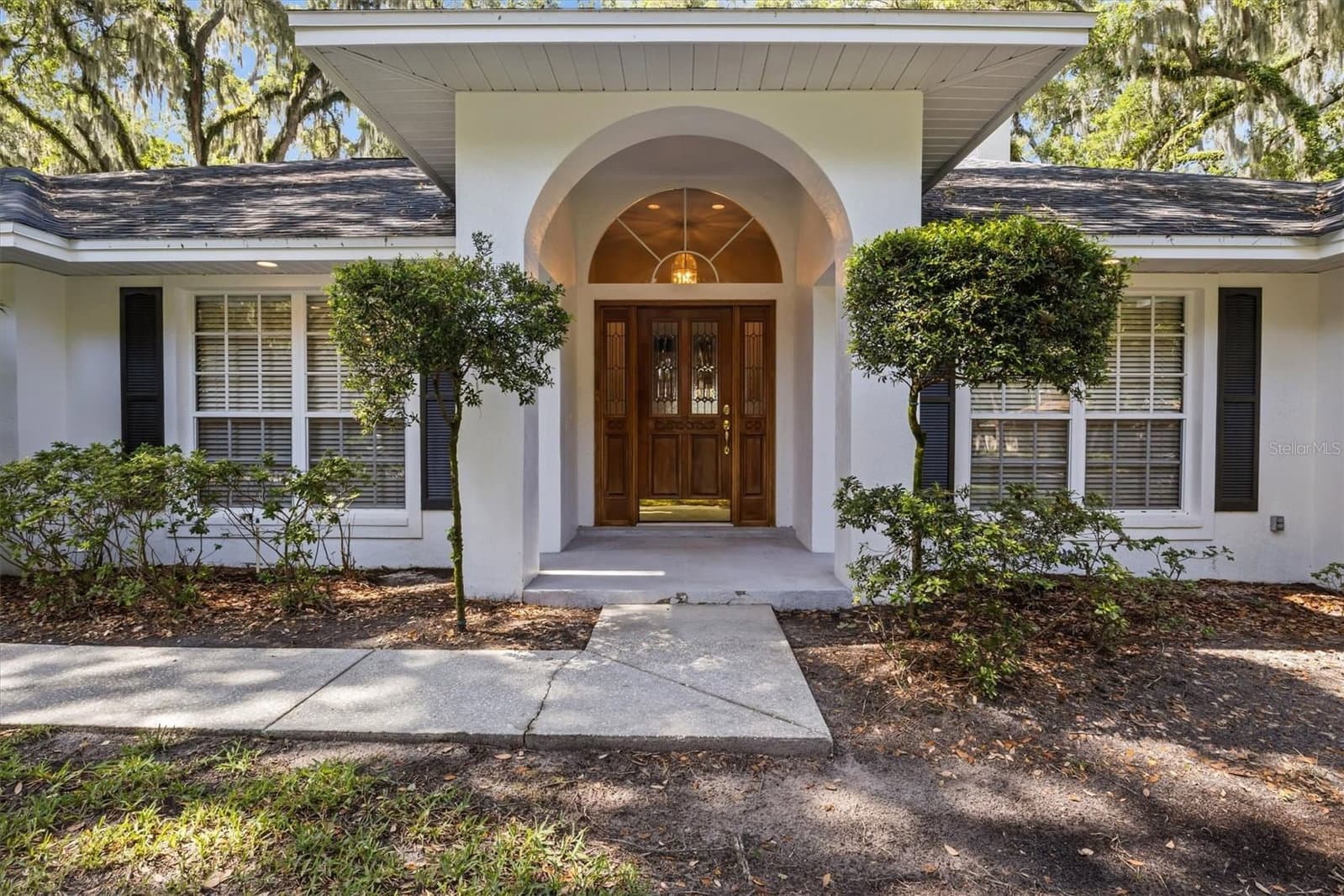 1142 LONGWOOD OAKS