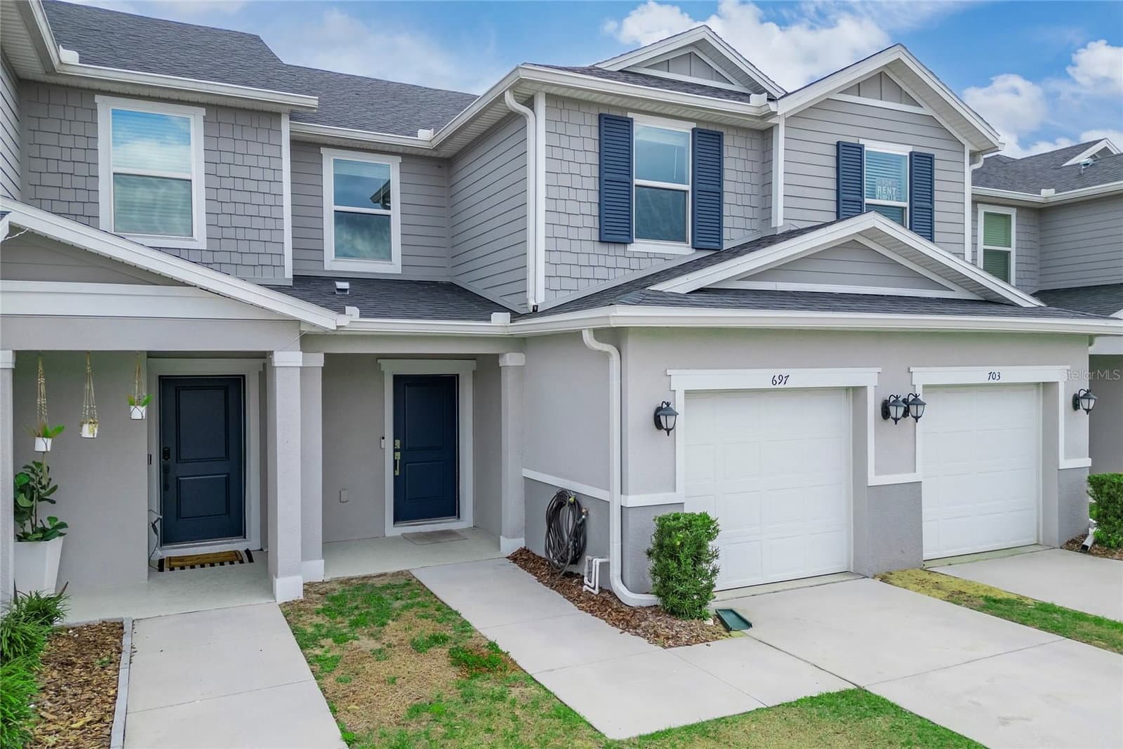697 STONEY POINTE