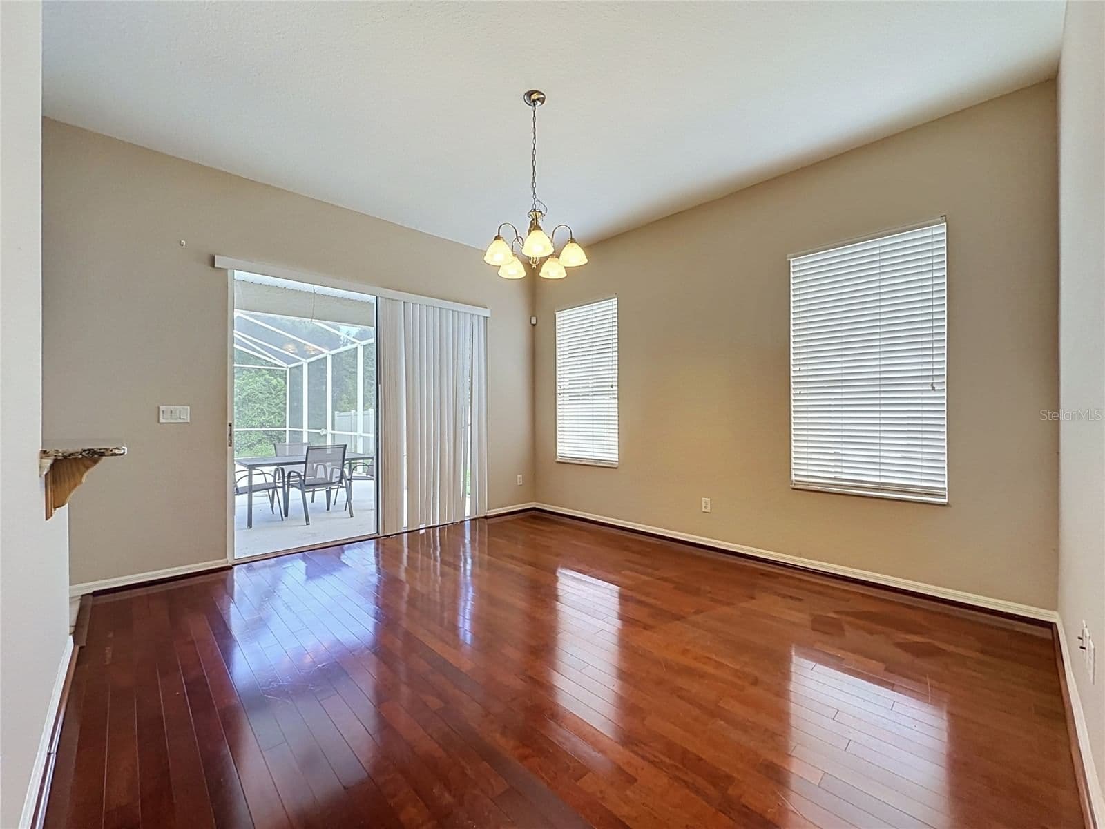 468 PINEWOOD DR
