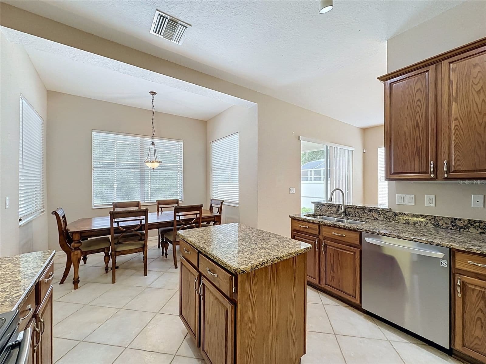 468 PINEWOOD DR