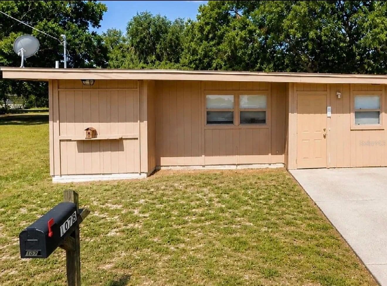 107 LAKE ELIZABETH
