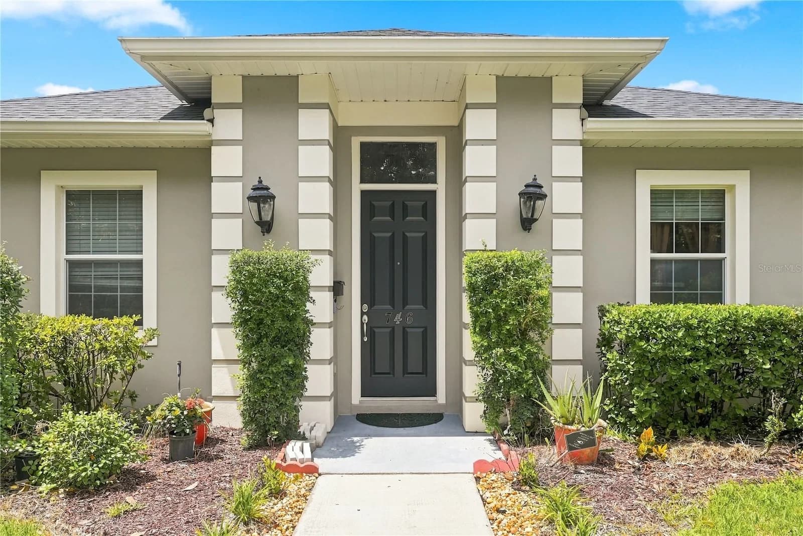 746 COUNTRY Lane