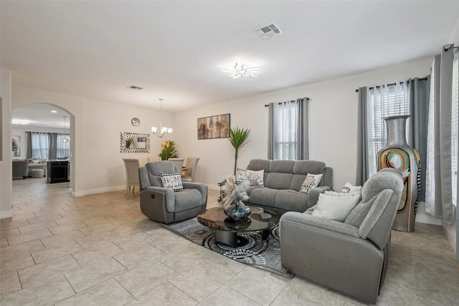 4136 OAKTREE Drive