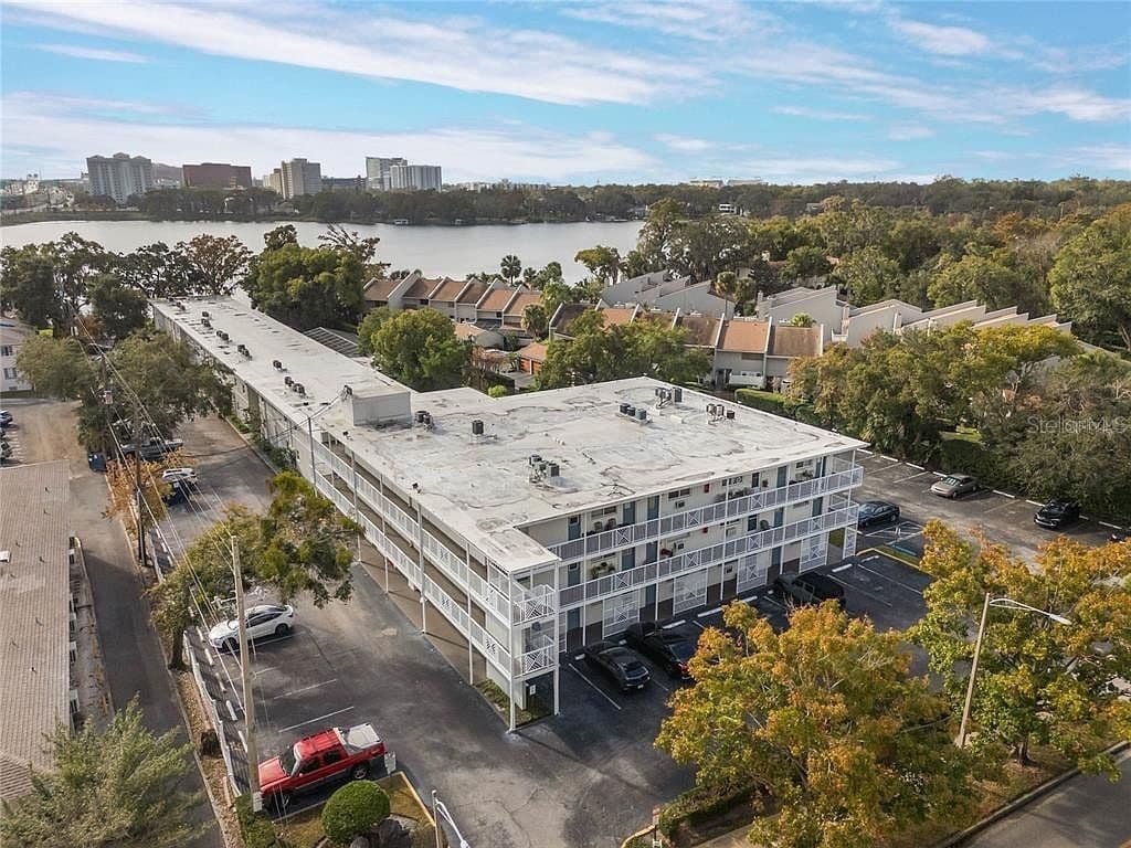320 LAKEVIEW Street #108