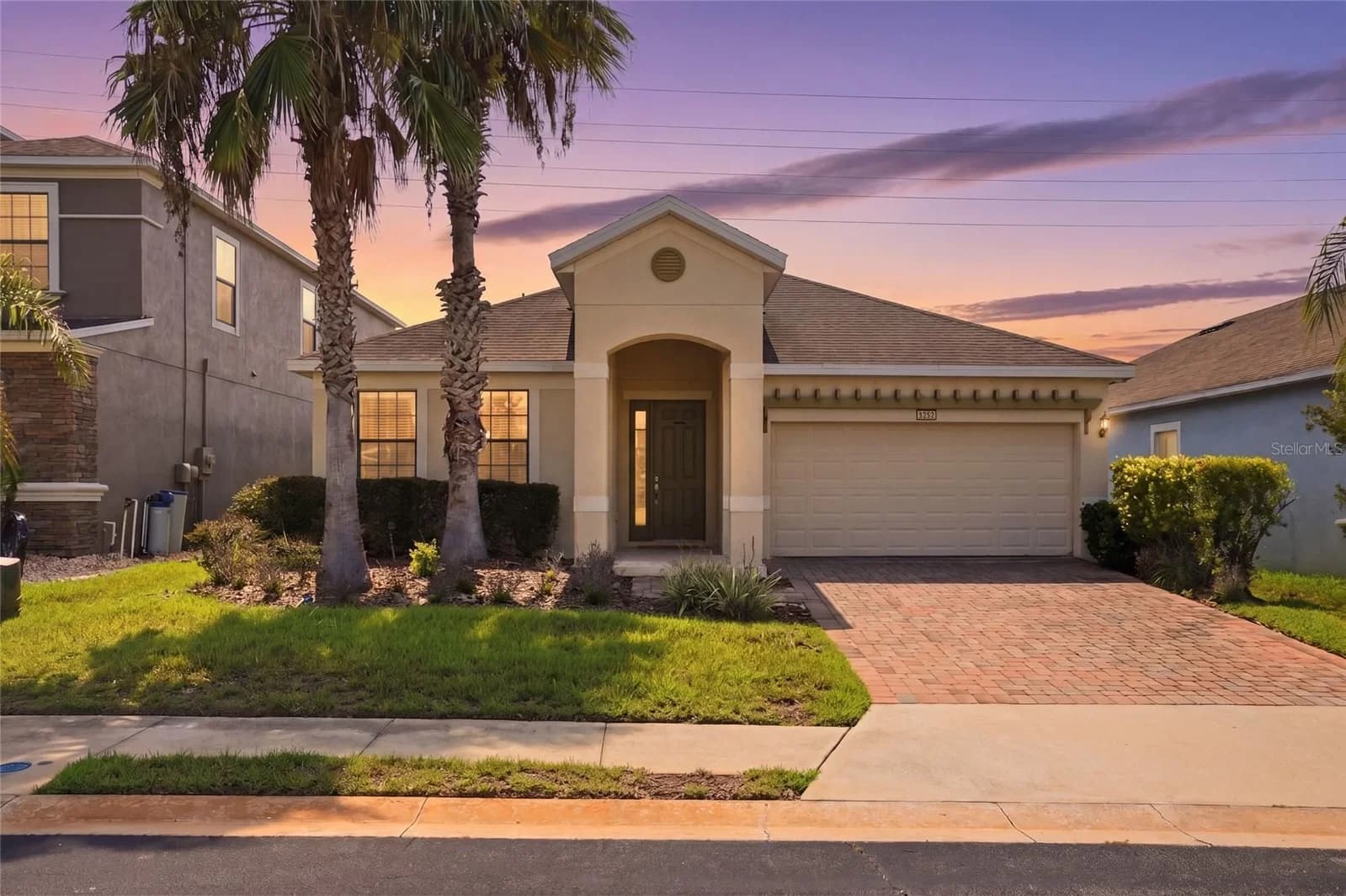 2275 VICTORIA Drive