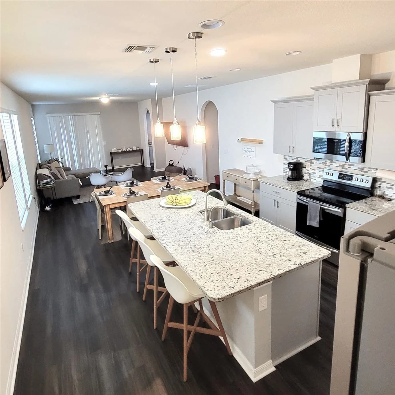 9456 KOMIKA Lane