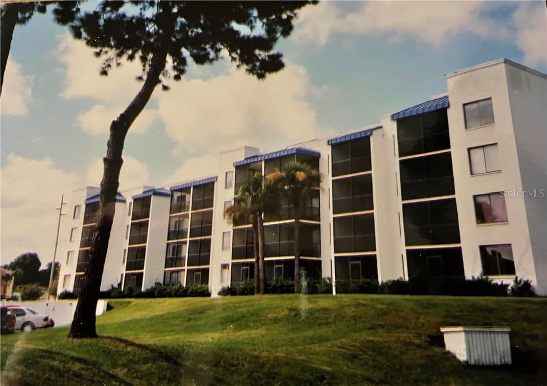 2424 TAMPA BAY