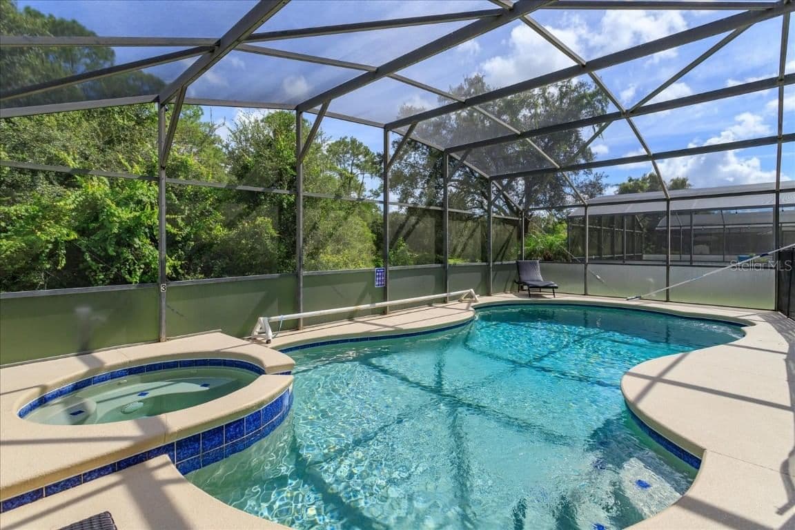 2005 ROYAL RIDGE DR