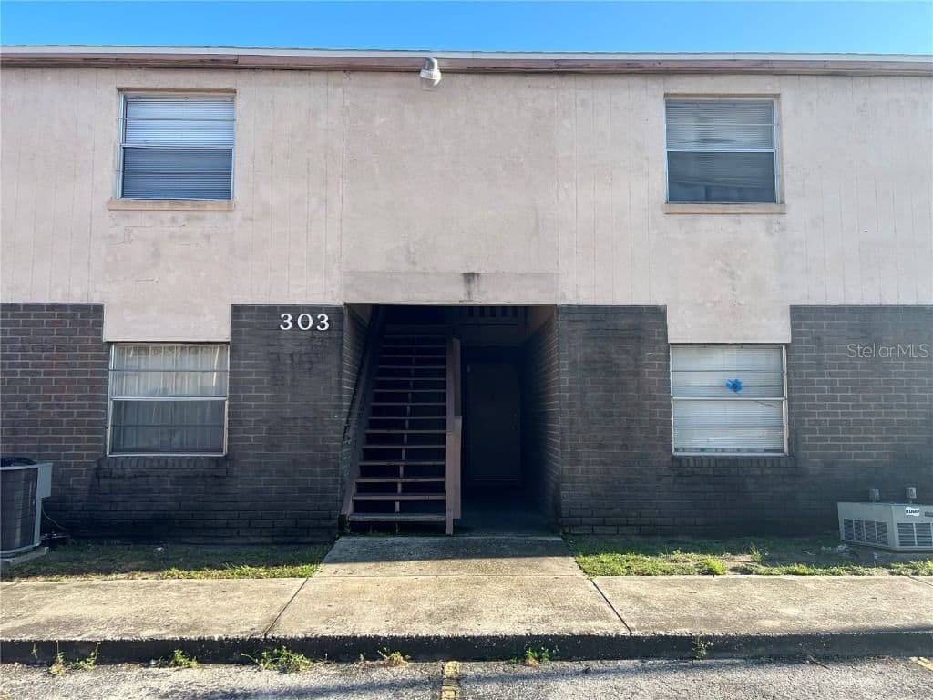 303 WELLINGTON