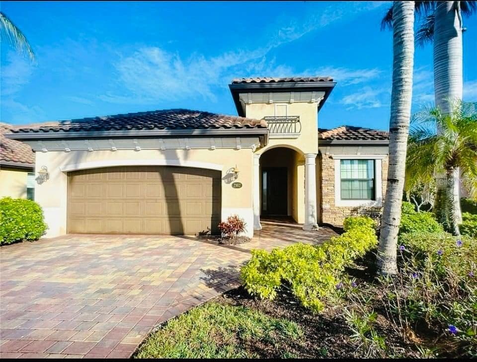 2902 AVIAMAR, Naples, FL