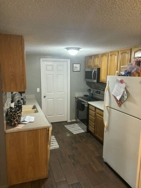 4801 AVON
