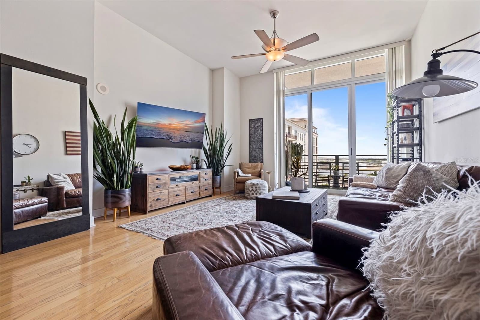 1208 KENNEDY