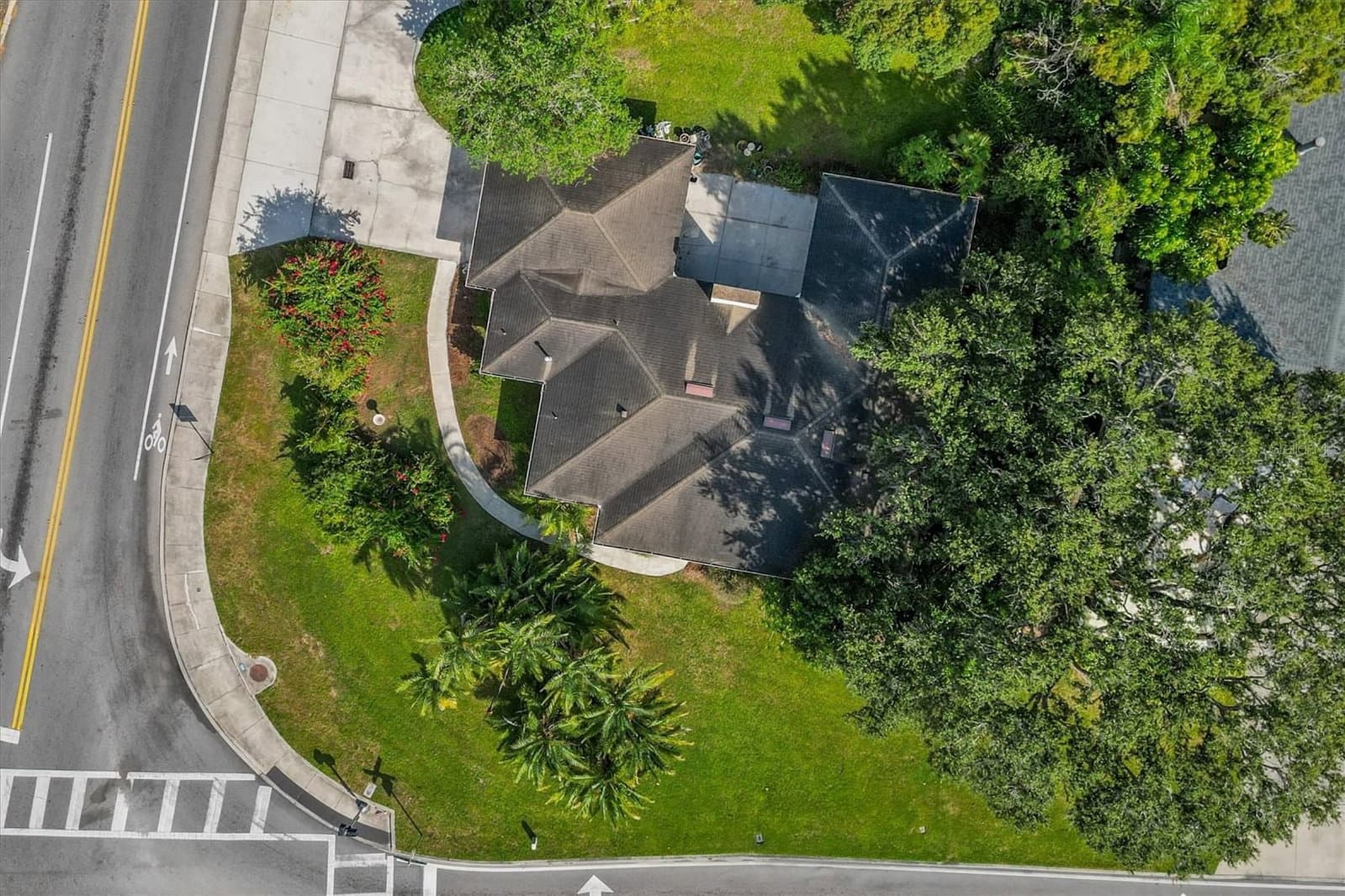 225 LAKE HOLLINGSWORTH
