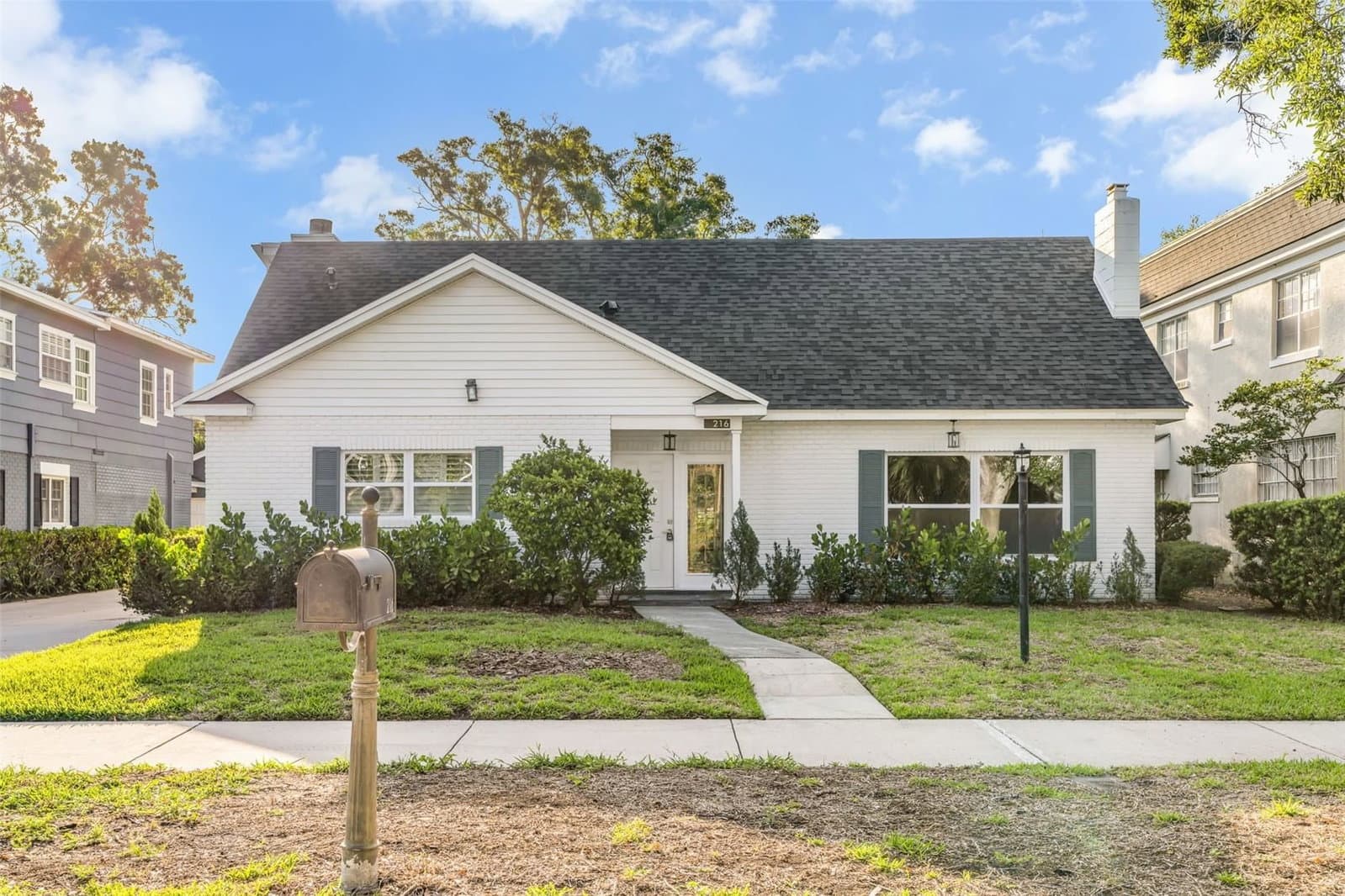 216 SHORE CREST