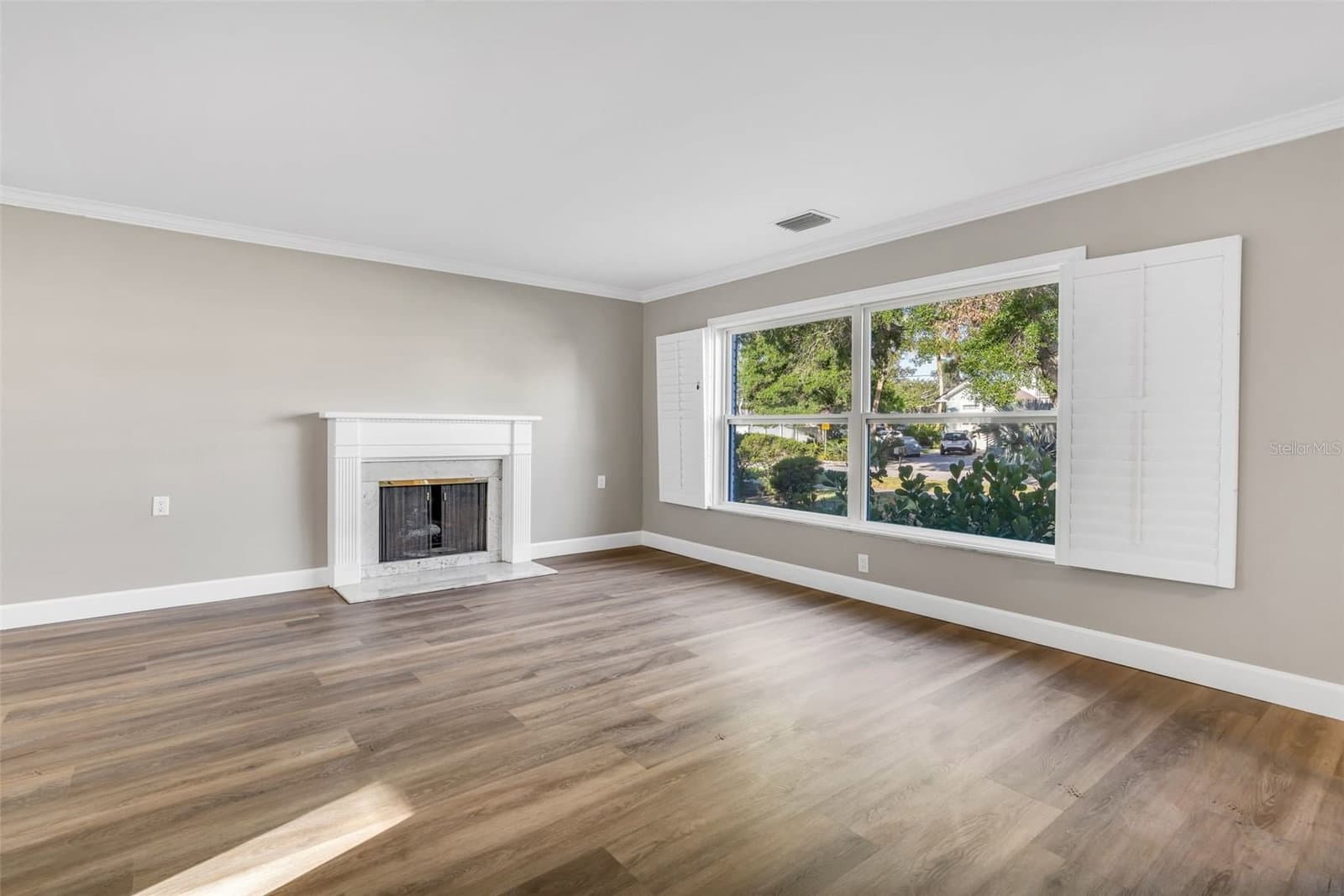 216 SHORE CREST