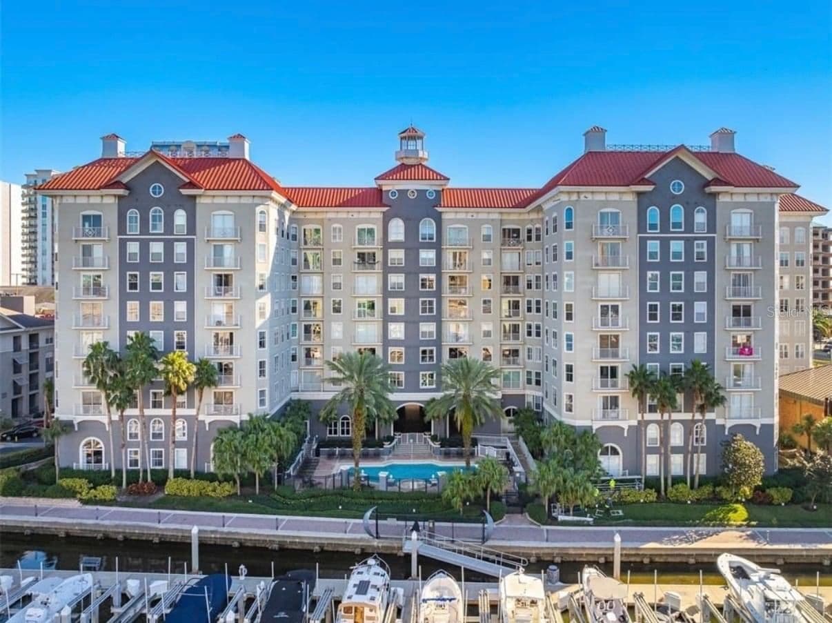 700 HARBOUR ISLAND