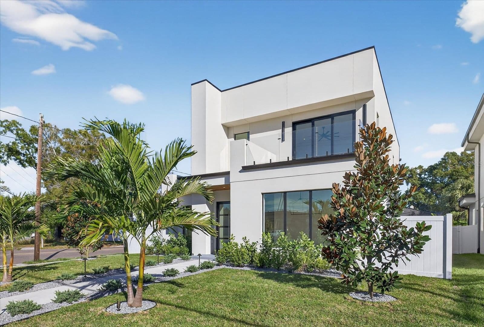 3702 LYNWOOD