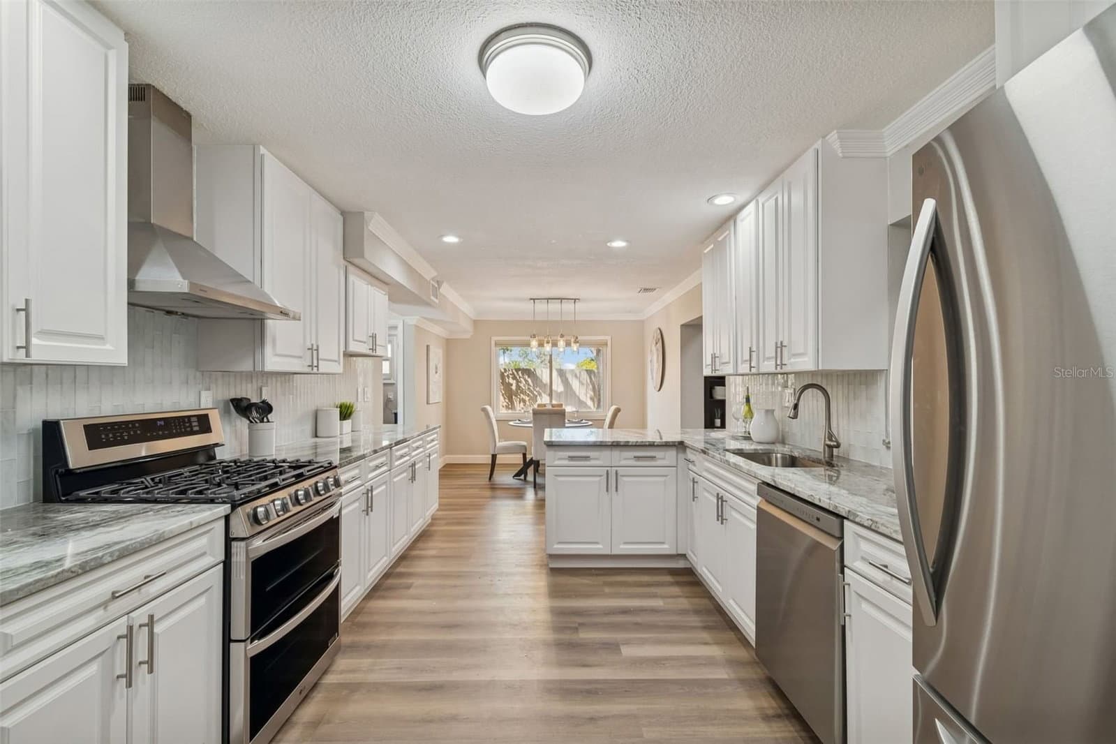 8402 BOXWOOD