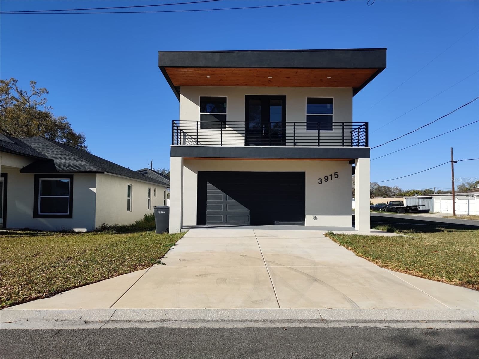 3915 ROBSON