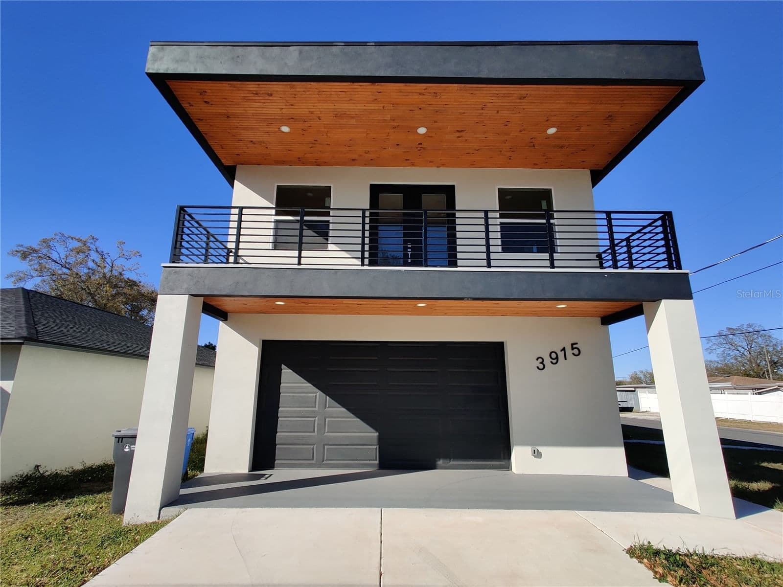 3915 ROBSON