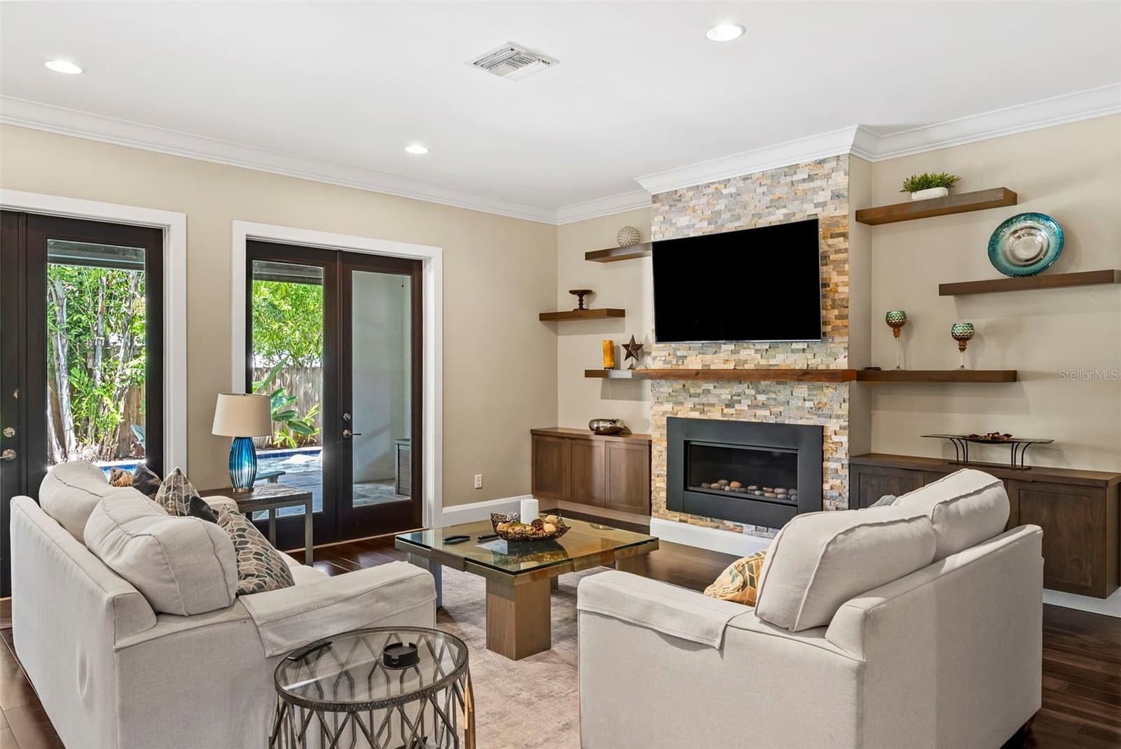 3211 BAY VILLA