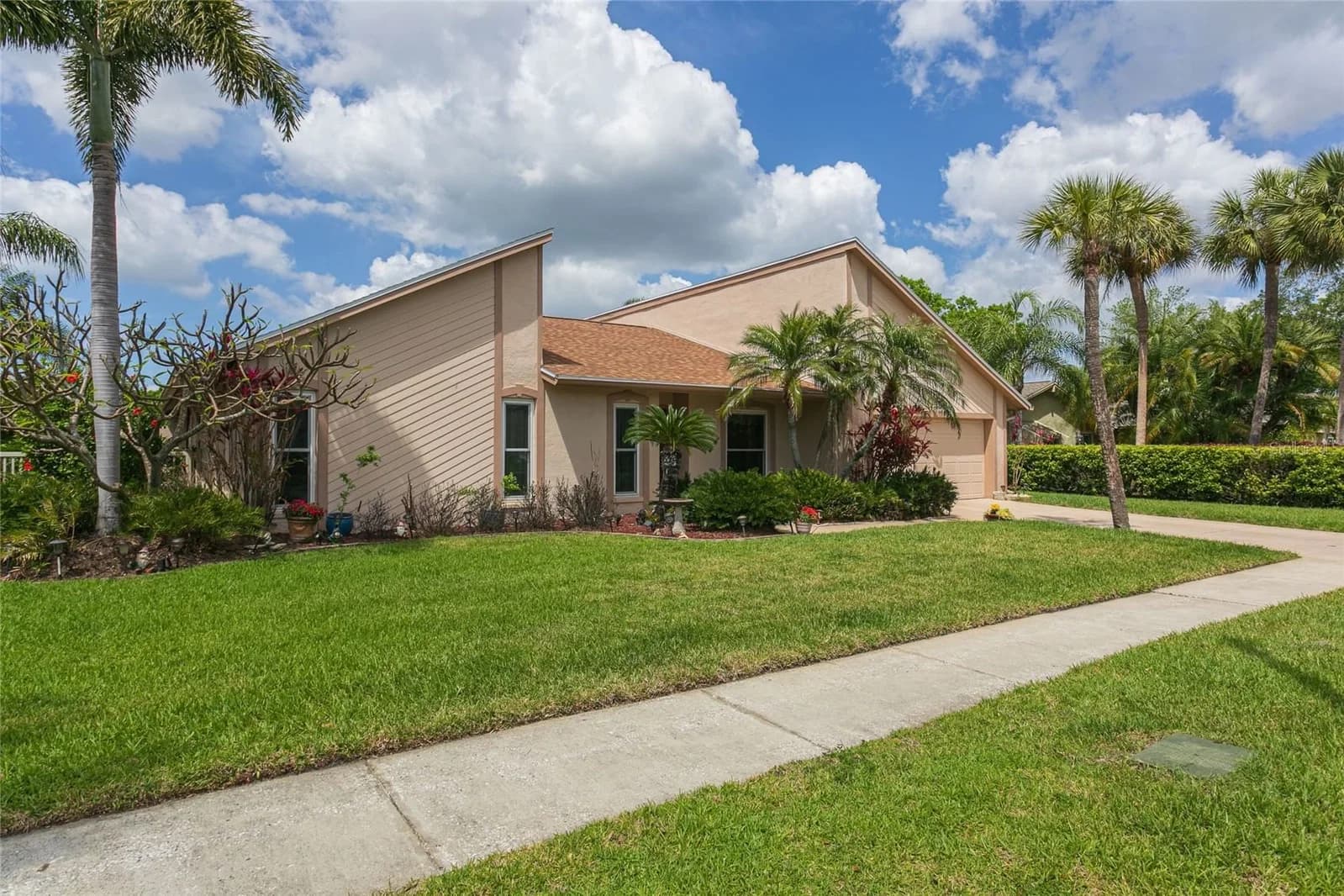 6104 SCHOONER Way