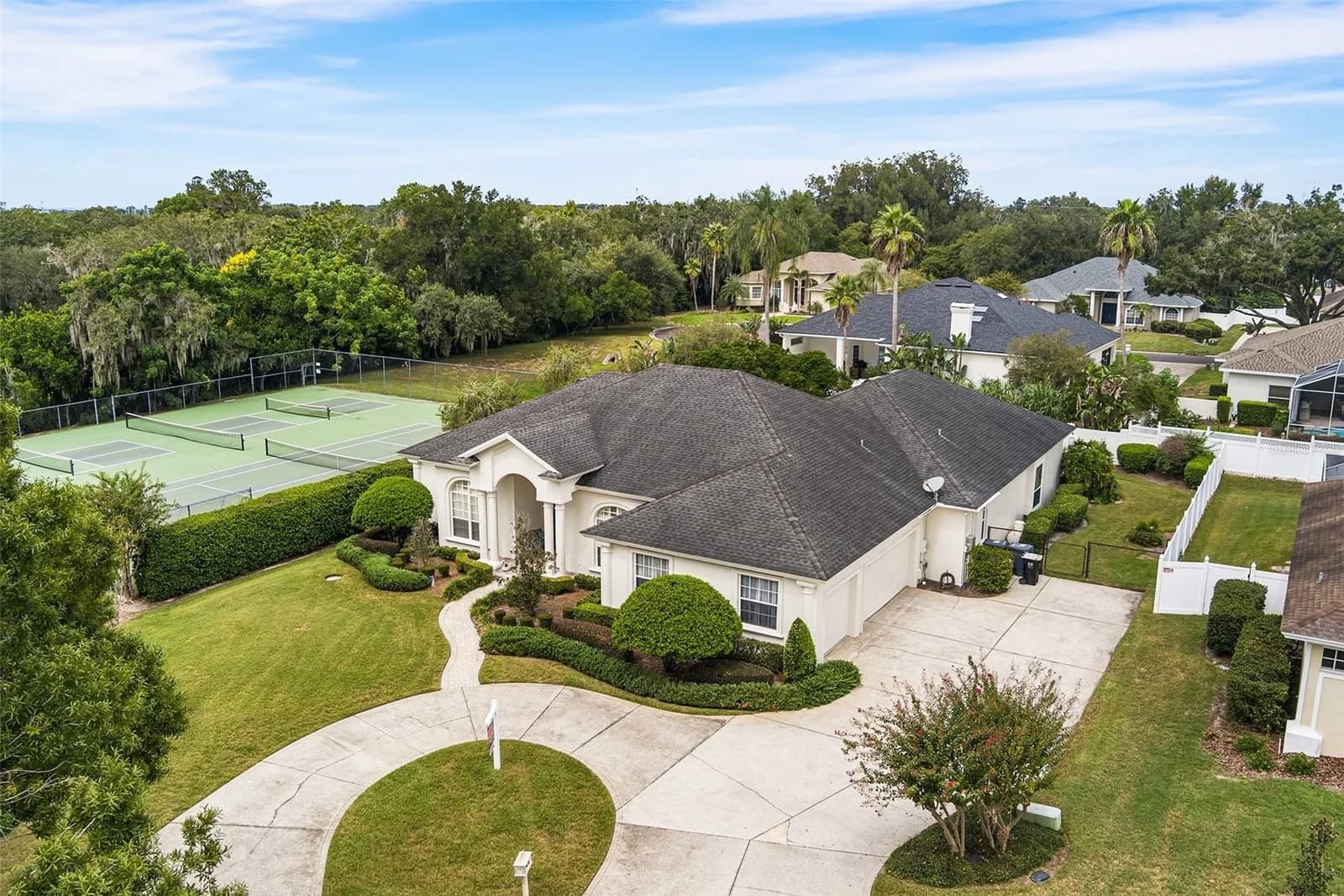 902 HANOVER Way
