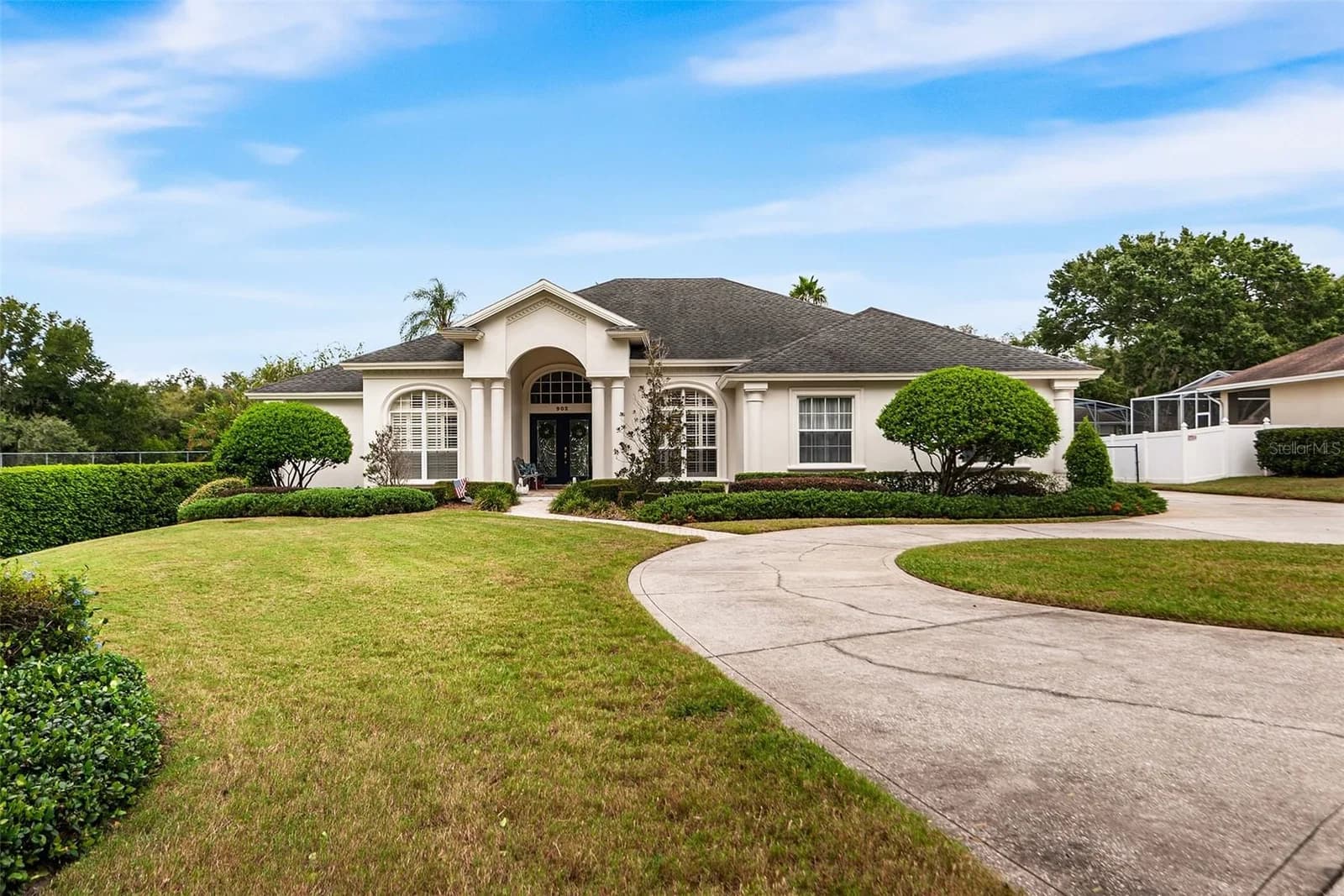 902 HANOVER Way