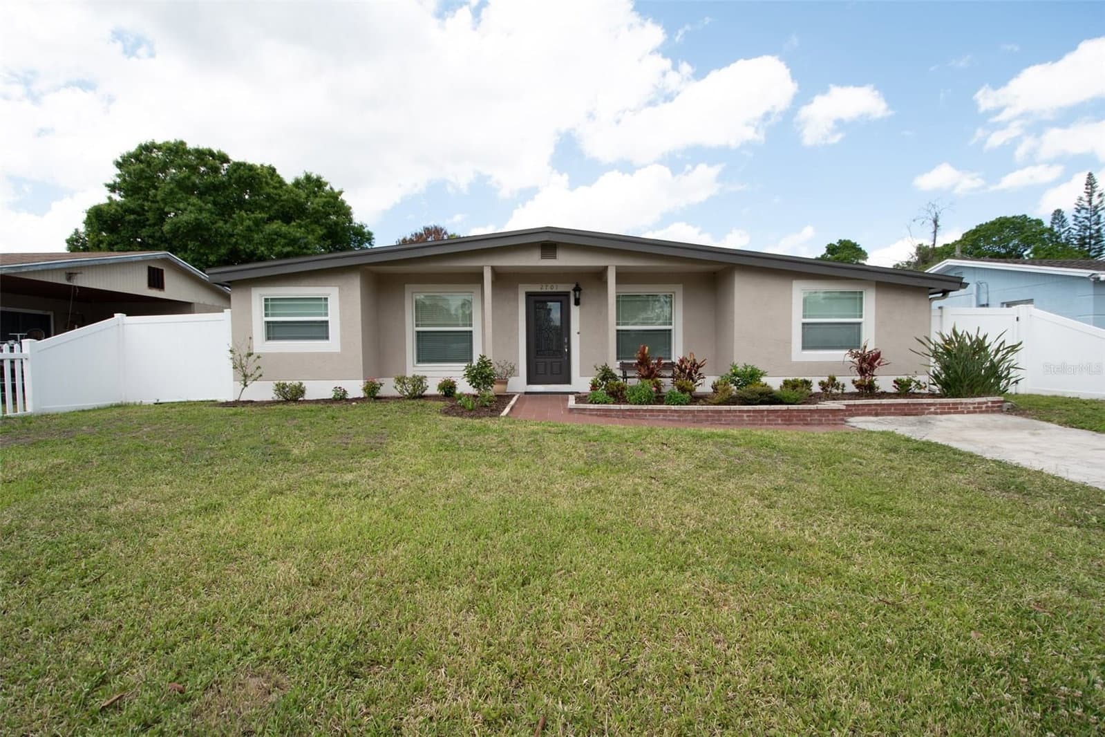 2701 CALLE