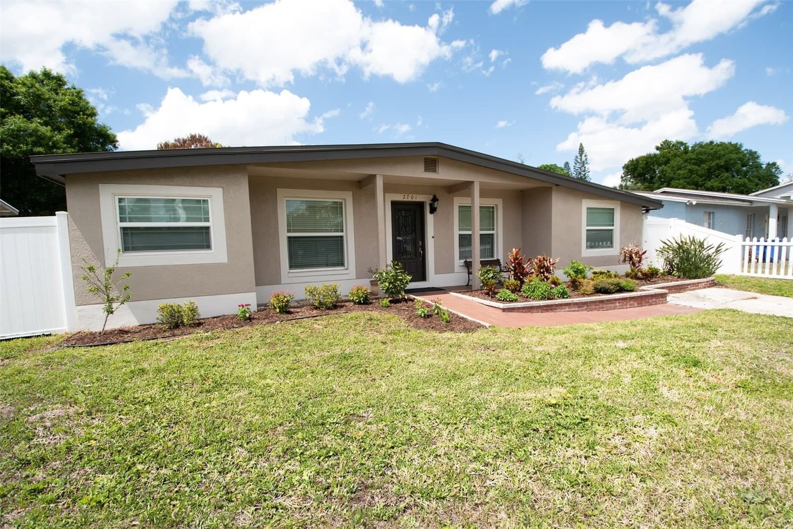 2701 CALLE