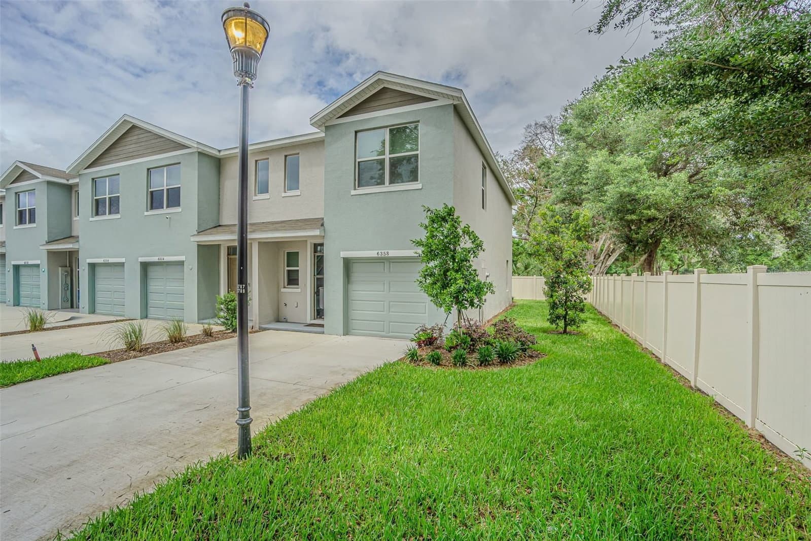 6358 SOPHIE OAKS