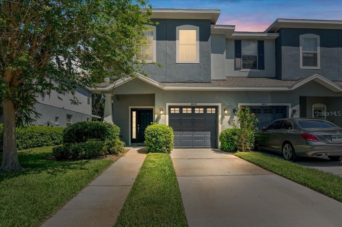4445 AMBERLY OAKS