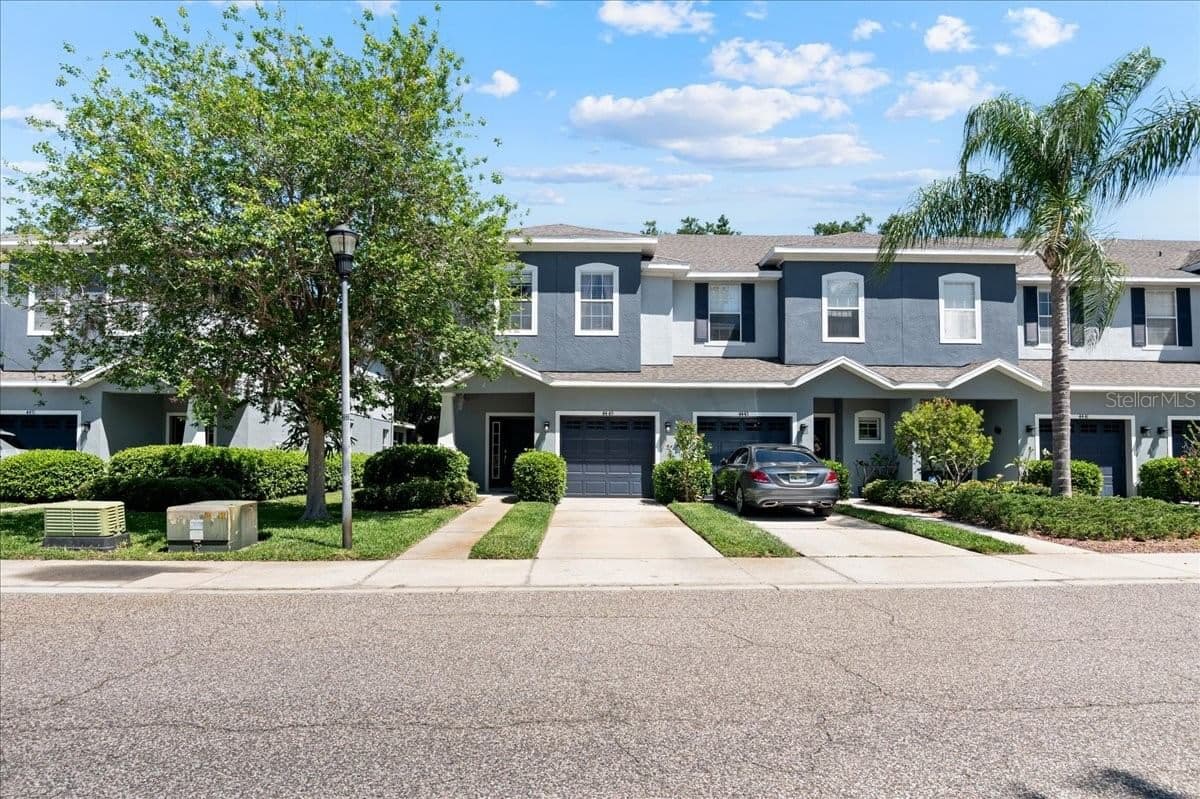 4445 AMBERLY OAKS