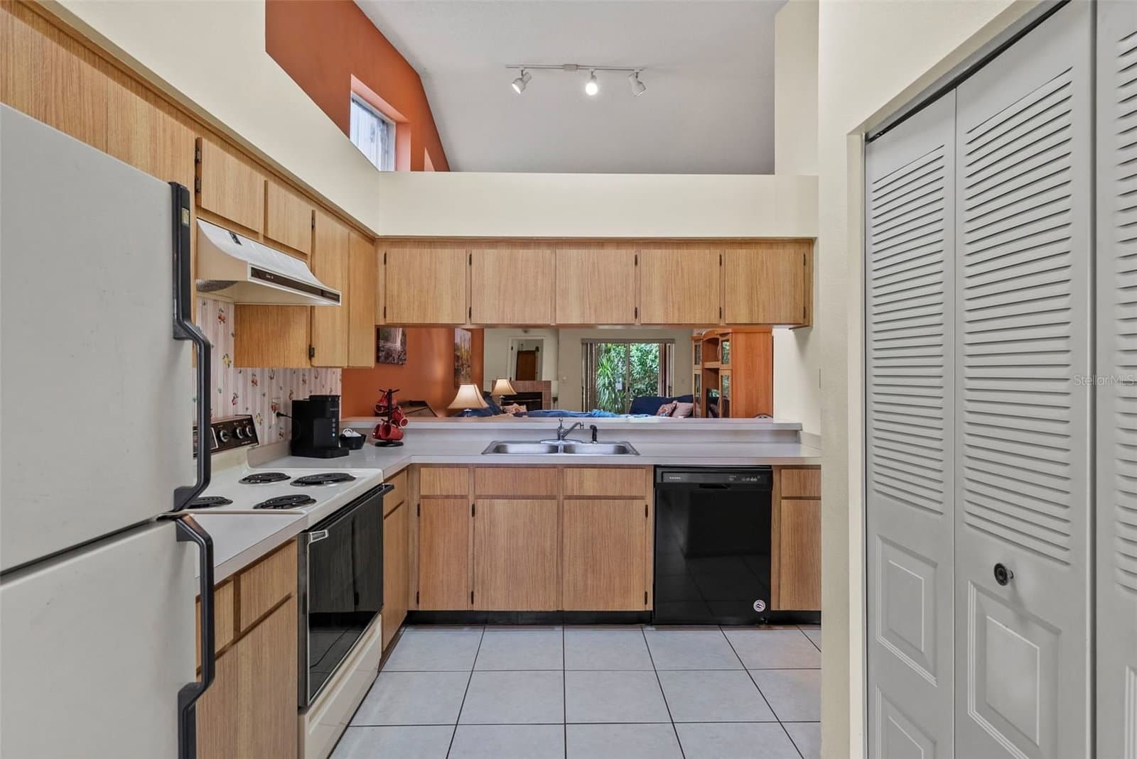 8601 TWIN FARMS PL