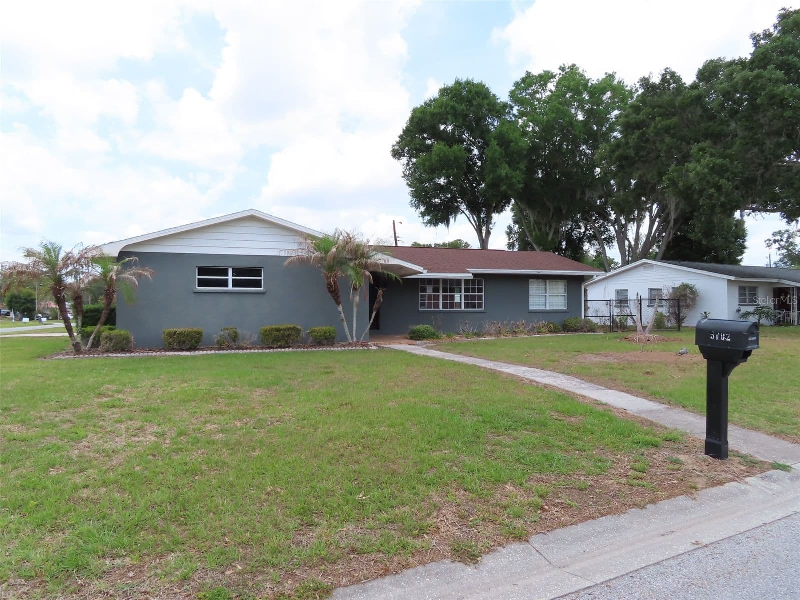 5702 JACARANDA