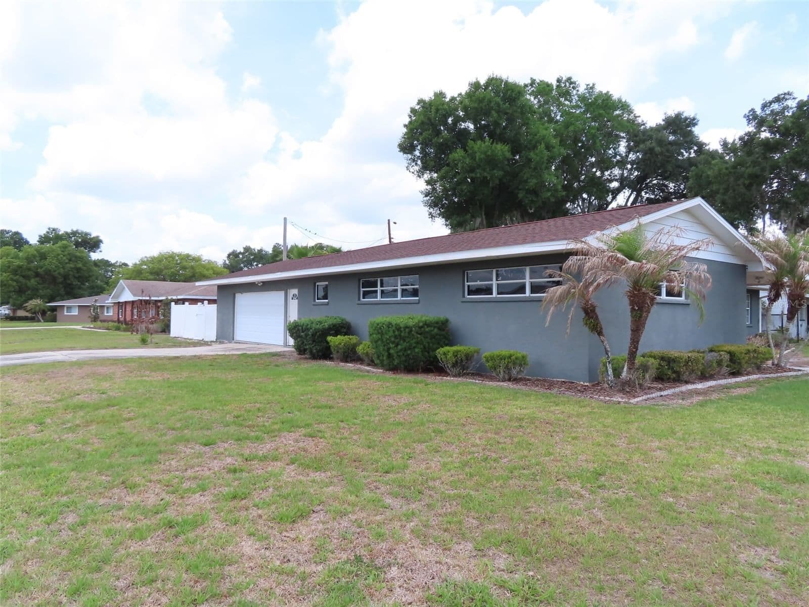 5702 JACARANDA