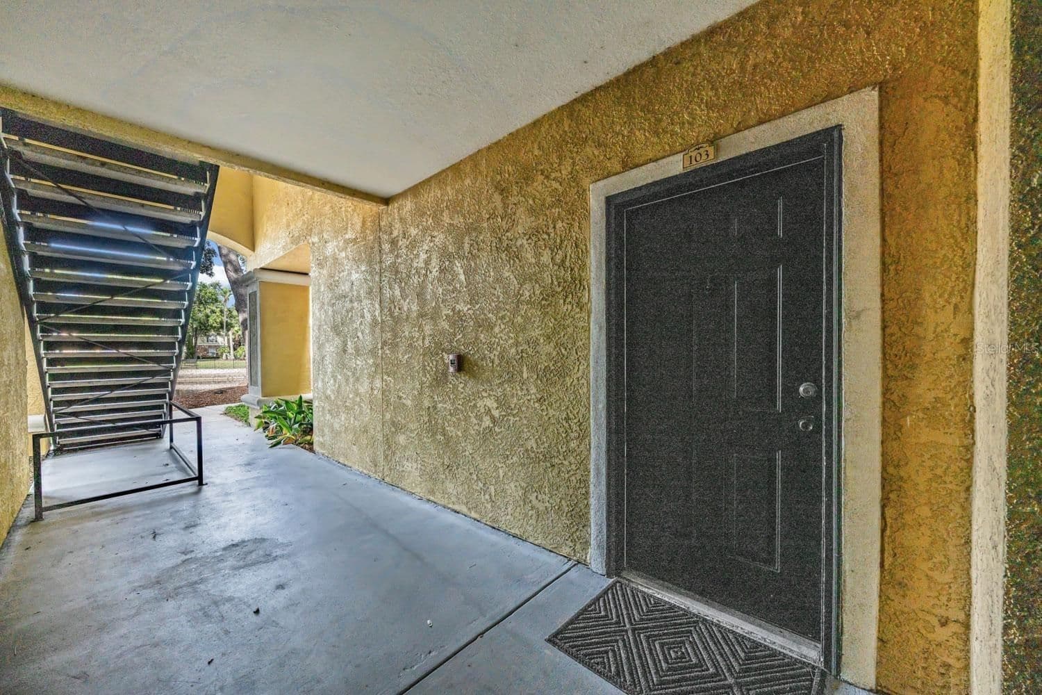 10103 COURTNEY OAKS