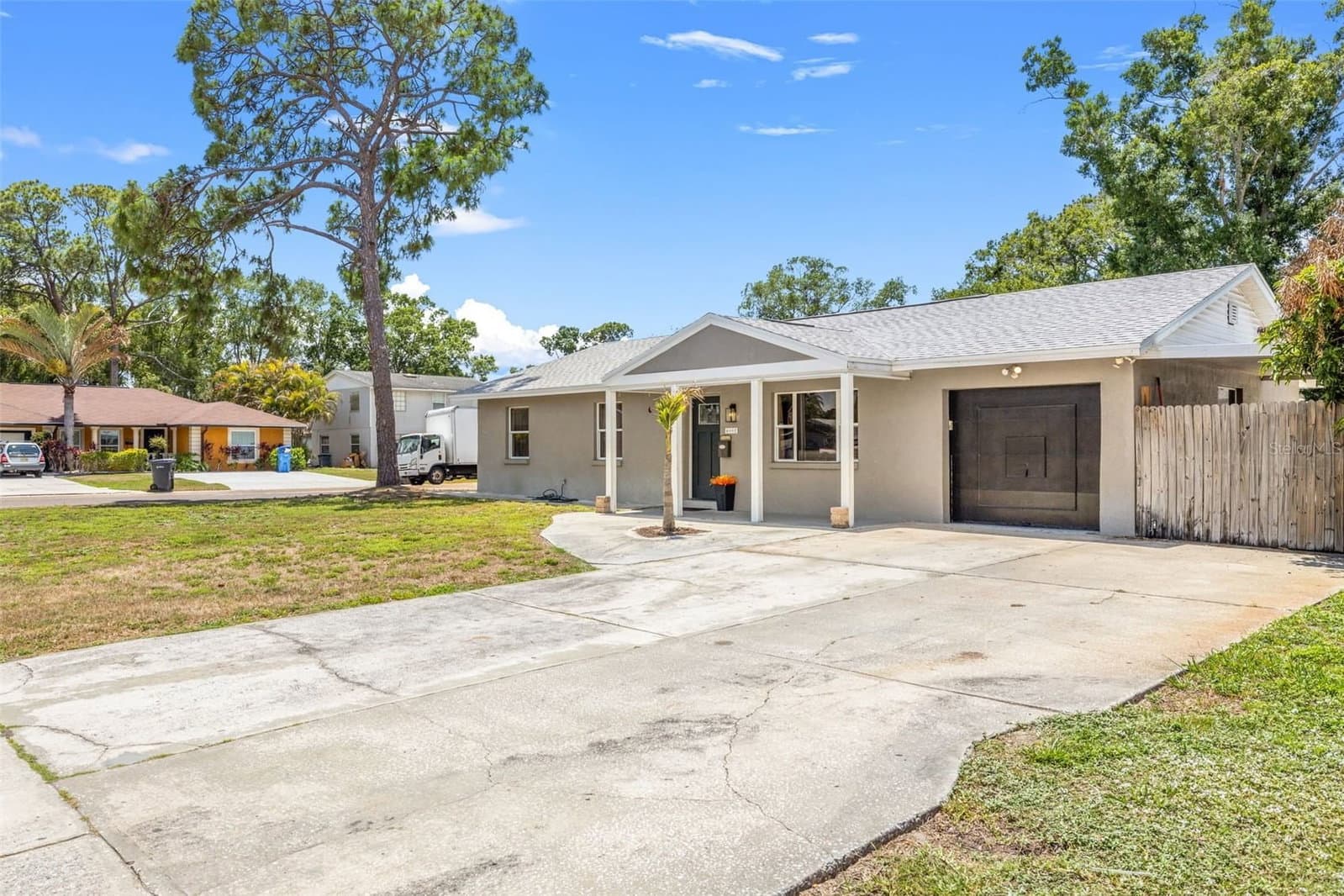 6802 CRESTHILL