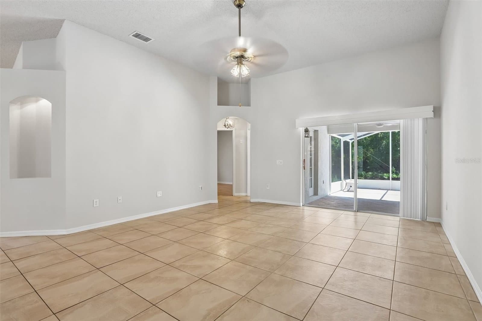 10216 CHARLESTON CORNER
