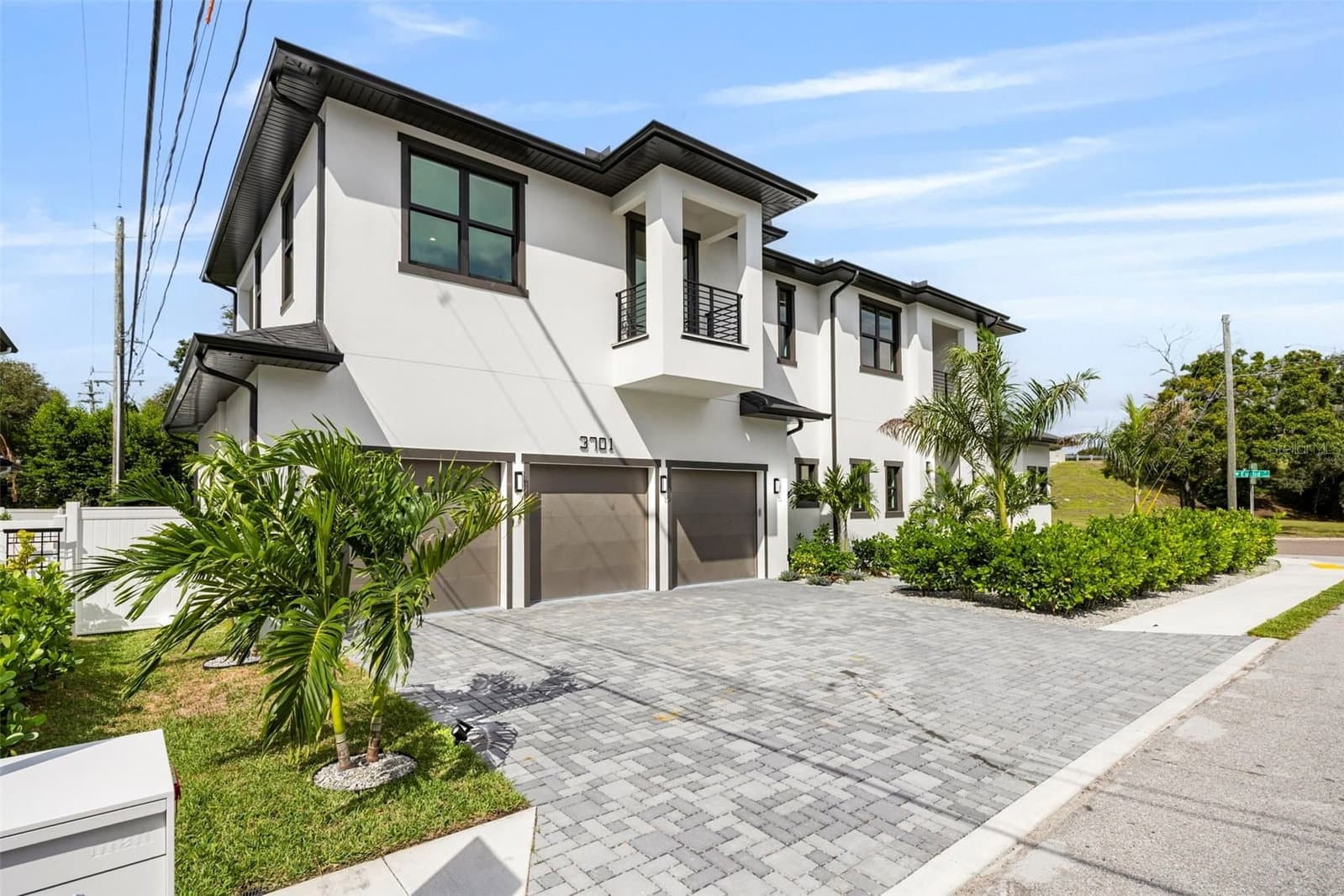 3701 LYNWOOD