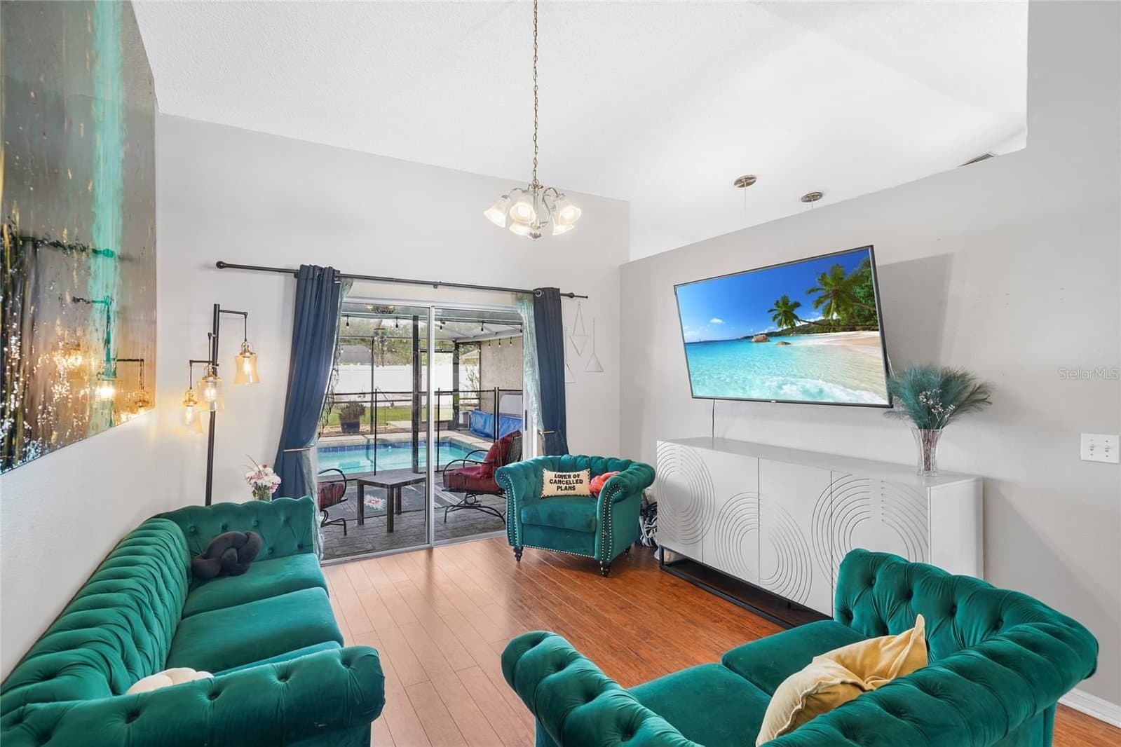 6917 ASHBURY