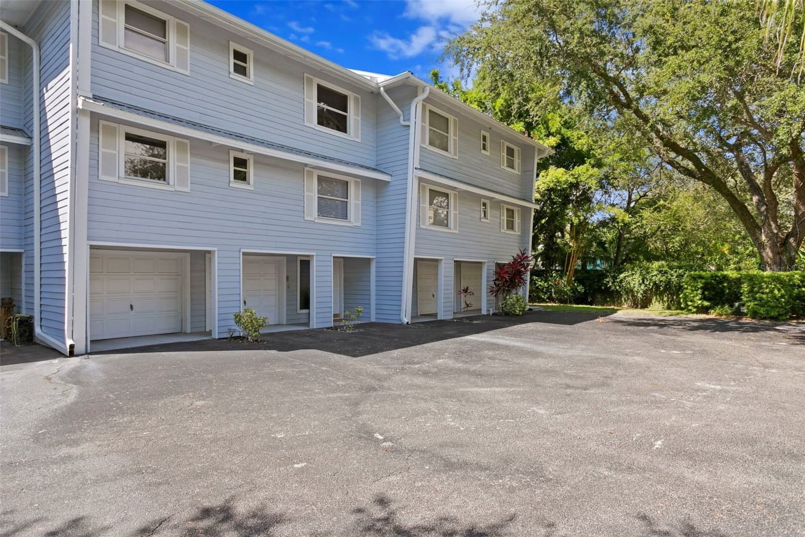 4863 FLAMINGO