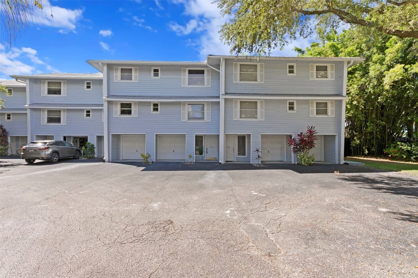 4863 FLAMINGO