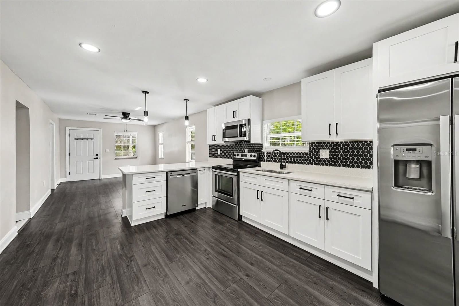 1204 CAYUGA