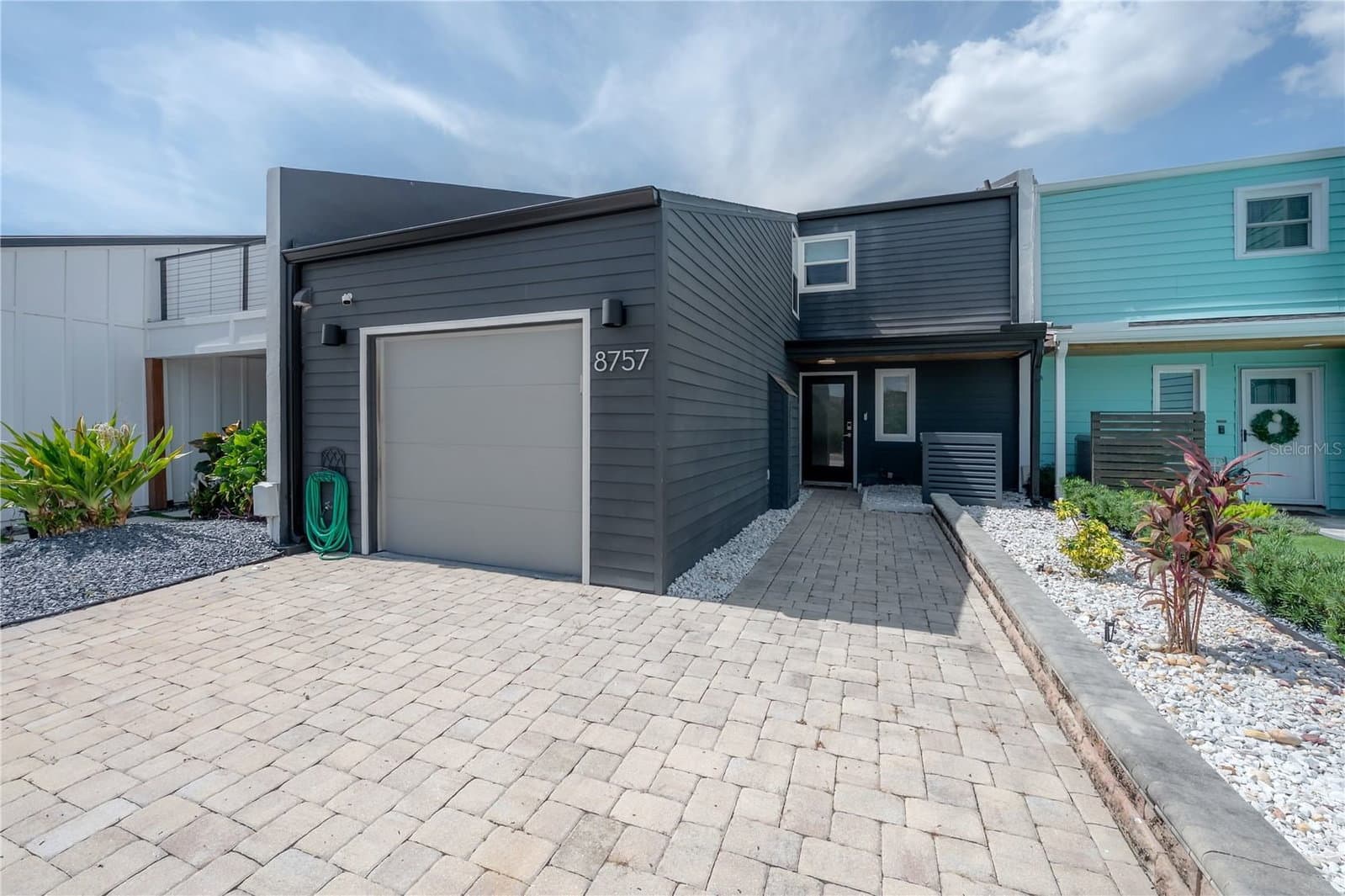 8757 BAY POINTE