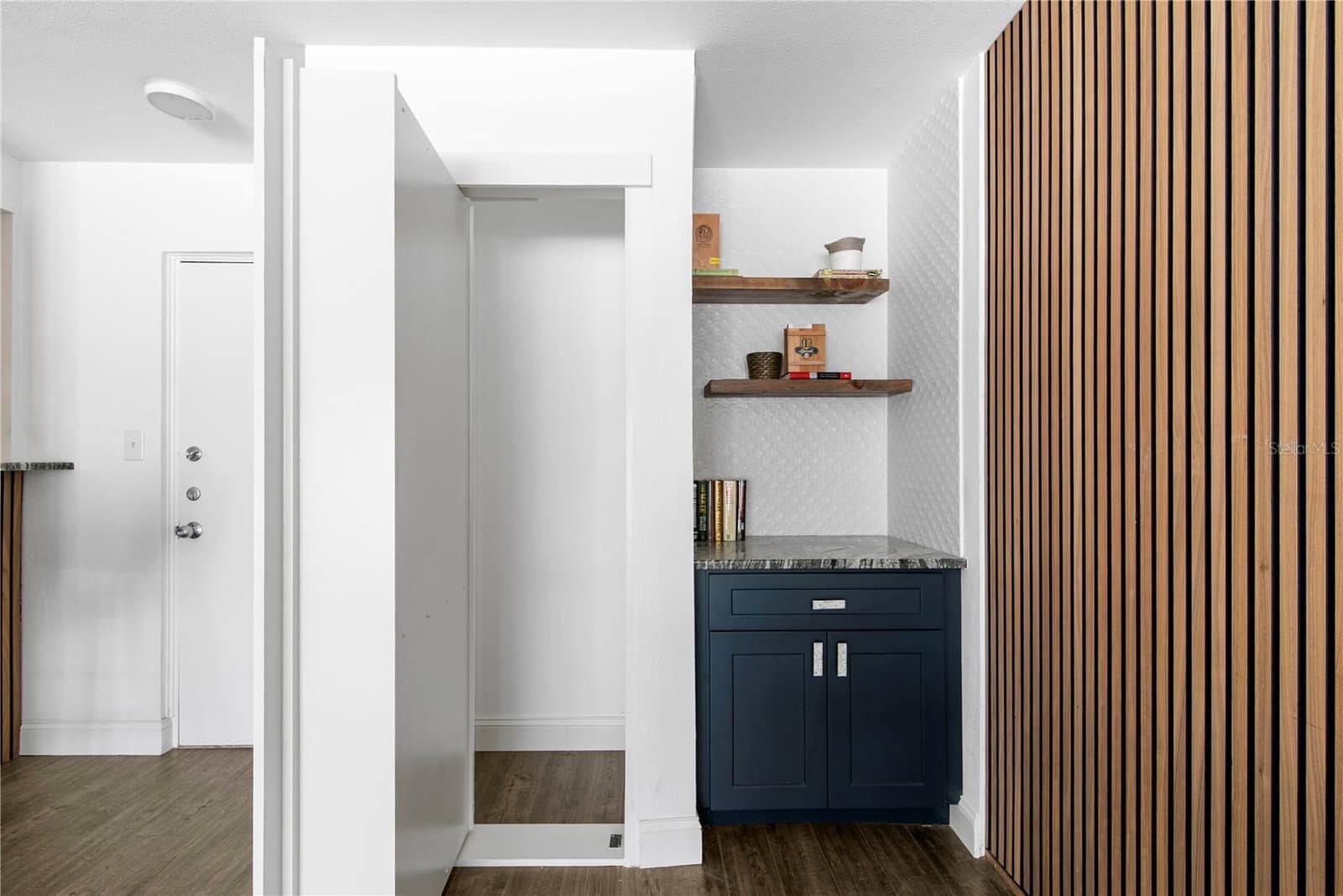 2302 MANHATTAN