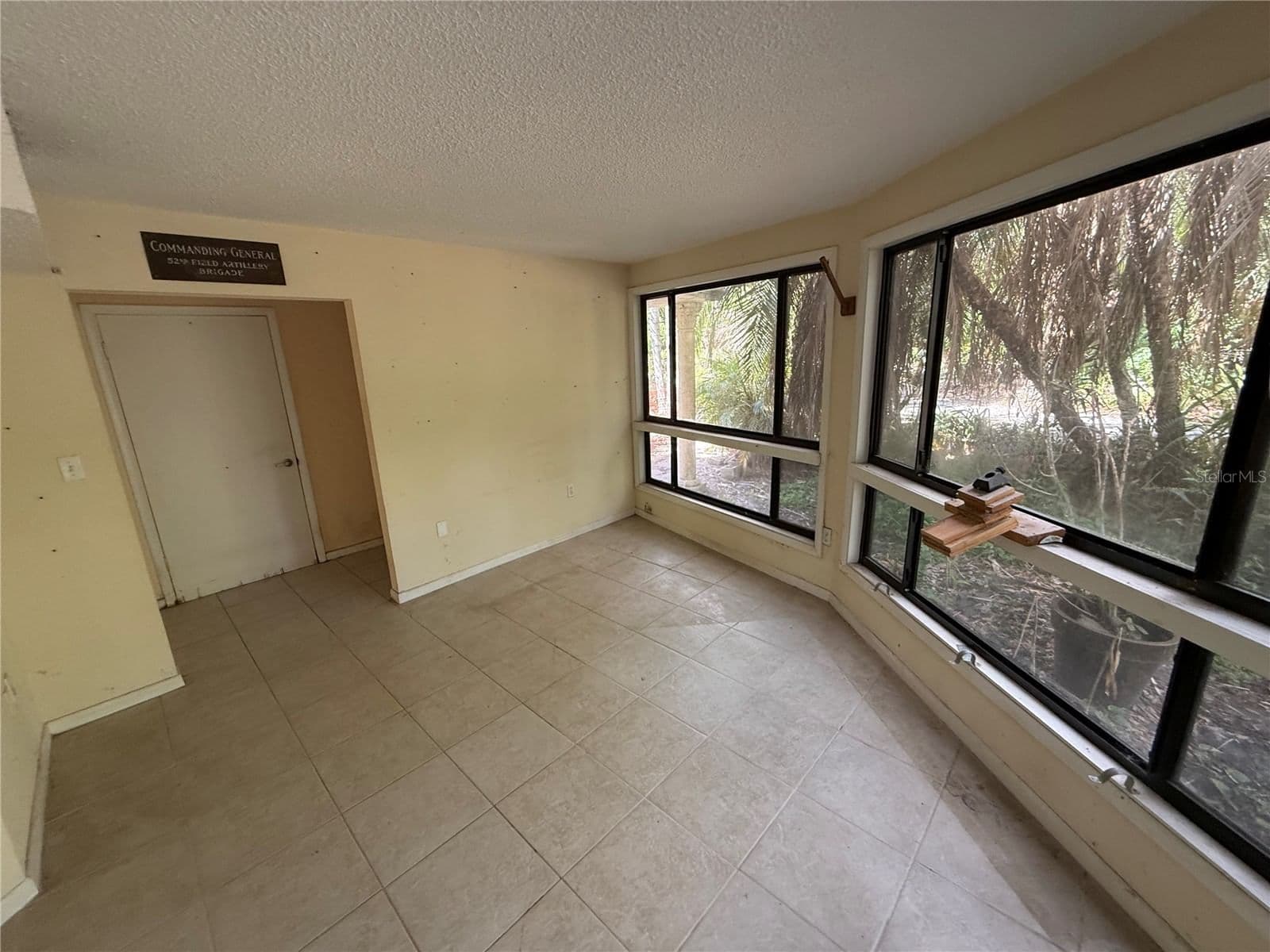6904 PINETREE
