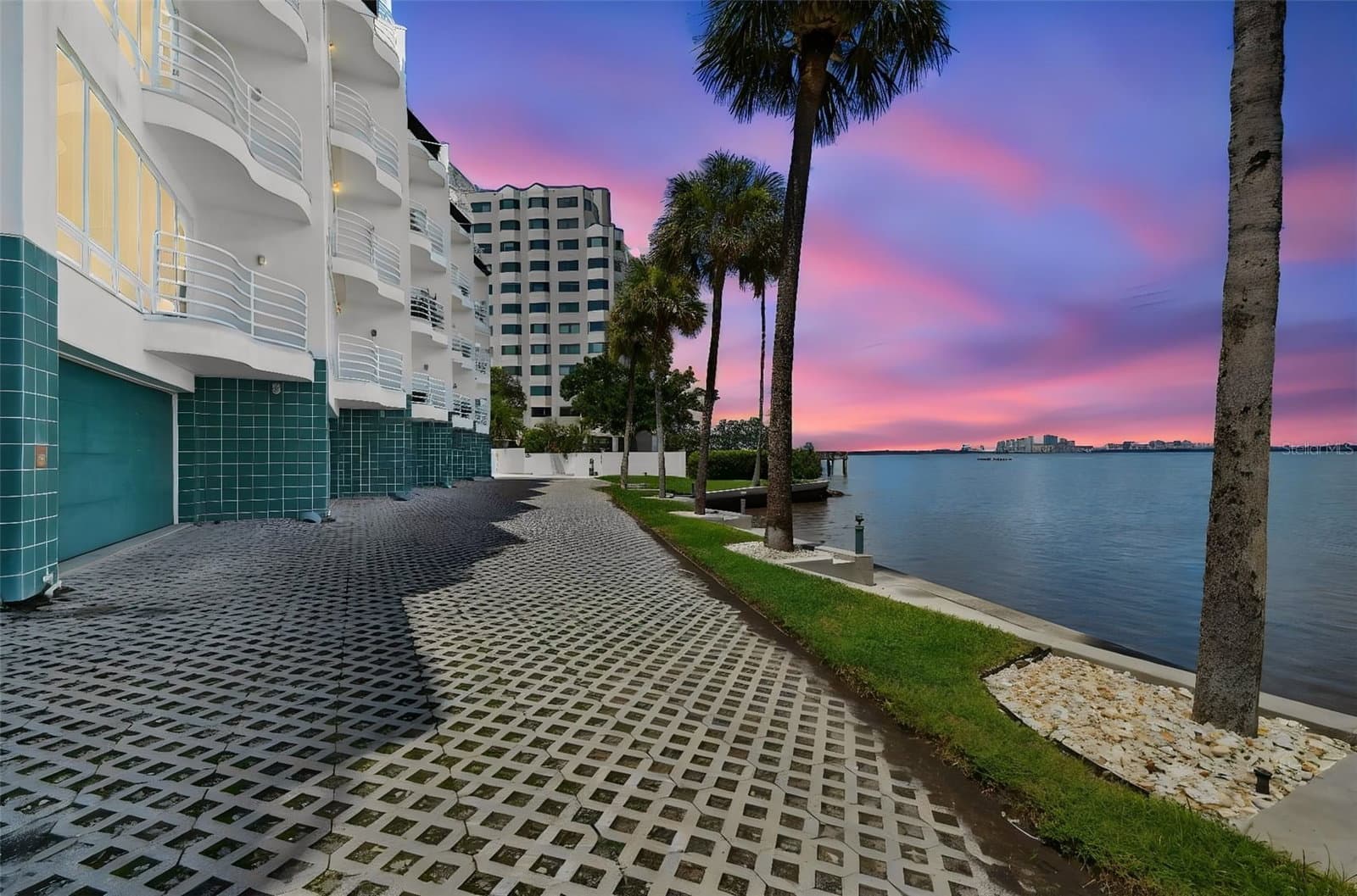 4950 BAYSHORE