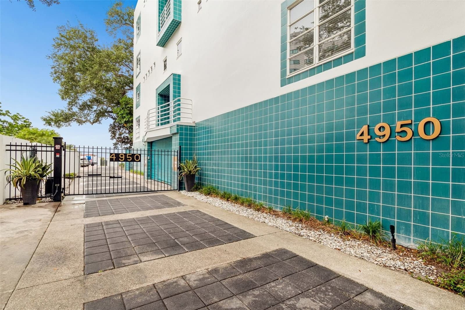 4950 BAYSHORE
