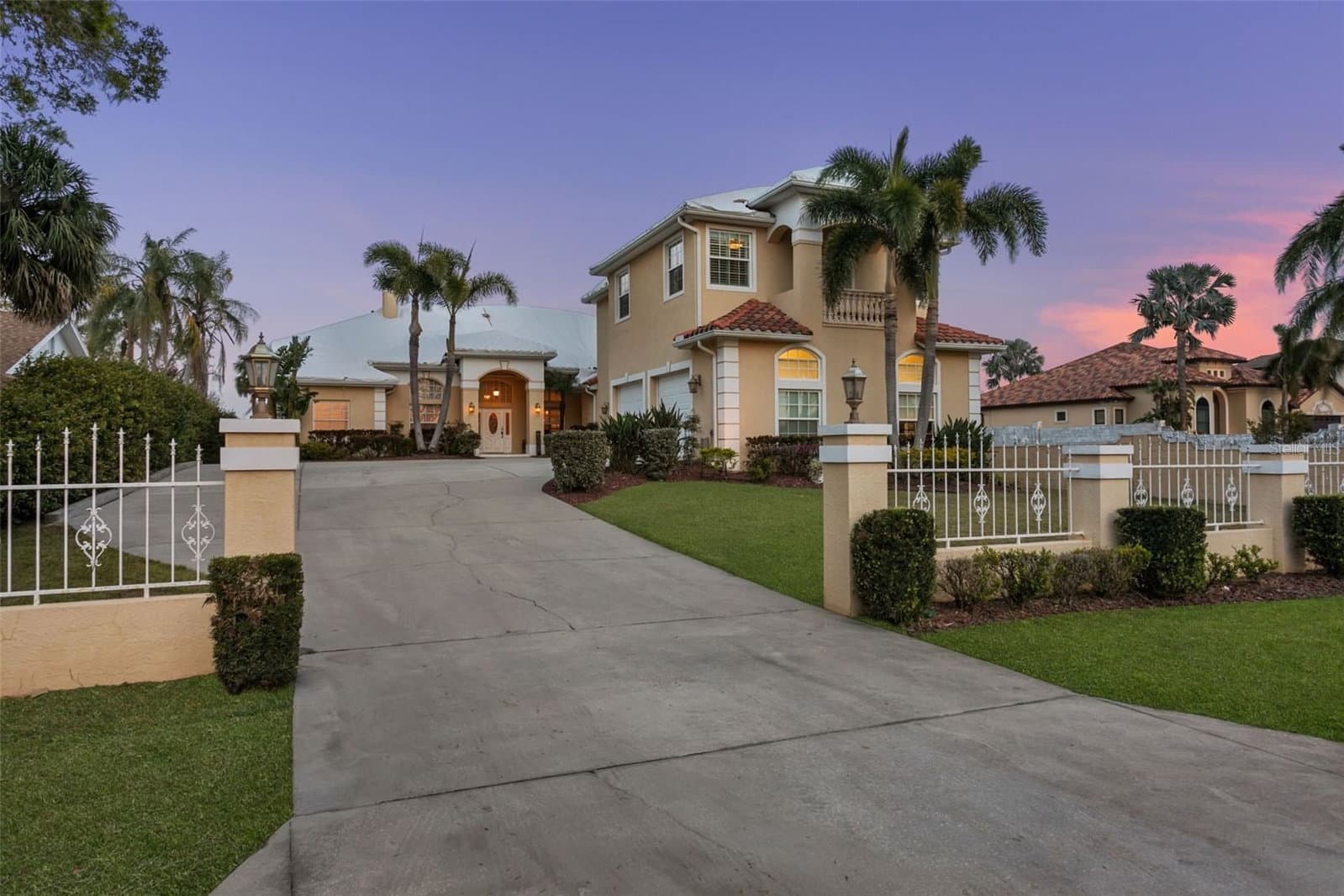 4915 TROYDALE